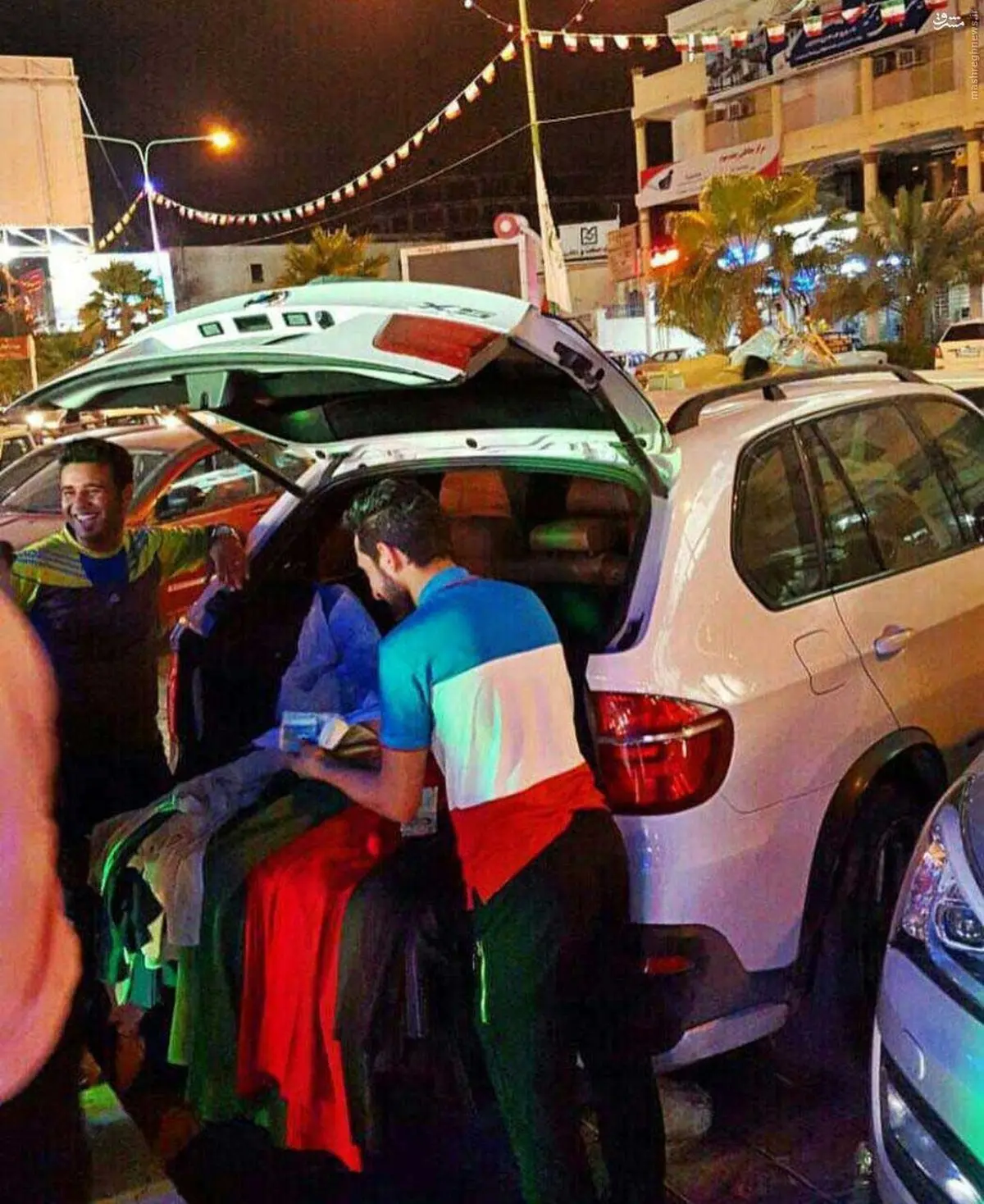 دستفروشی با BMW شاسی بلند /عکس