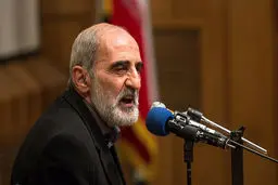 حمله جدید شریعتمداری به زنگنه و روحانی : نامه اعتراضی روحانی موجود است ما هم چاپ کردیم / کلی گویی نکن بنشین با ما حرف بزن