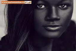 مانکنی که بخاطر رنگ پوستش ذغالی ترین مدل دنیاست!+ عکس