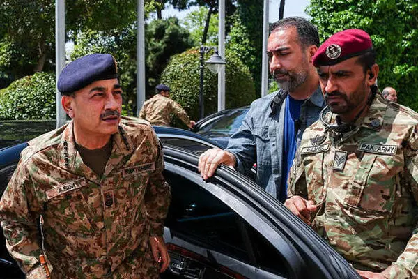 فیلد مارشال عاصم‌ منیر وارد تهران شد