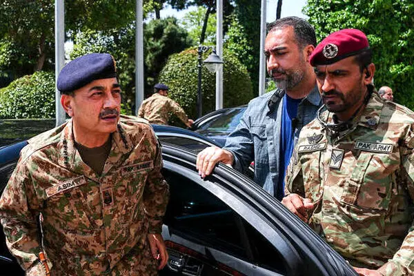 فیلد مارشال عاصم‌ منیر وارد تهران شد