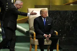 پولتیکو: ترامپ چگونه می‌تواند از بن بست ایران خارج شود؟ / راه حل پیش‌روی آمریکا، مذاکره است / شرایط فعلی شباهتی با جنگ خلیج فارس در ۱۹۹۱ ندارد