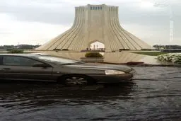 آب‌گرفتگی میدان آزادی پس از باران اردیبهشتی/تصاویر
