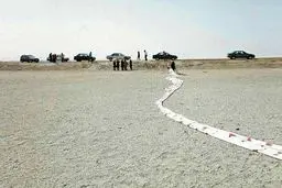 خیاطی یک زن در غم خشک شدن دریاچه ارومیه(+عکس )