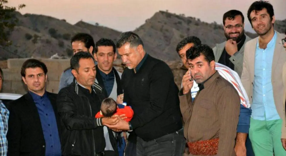 اسطوره فوتبال جهان در مناطق زلزله زده کرمانشاه/عکس