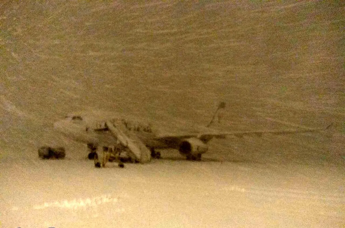 فرودگاه امام پوشیده در برف /عکس