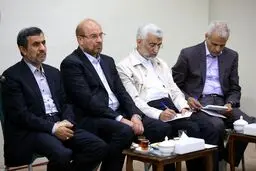 عکسی از قالیباف، احمدی نژاد و جلیلی در دیدار با رهبری
