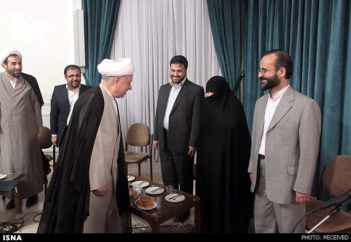 دیدار خانواده شهید قدوسی با آیت الله هاشمی رفسنجانی/ عکس