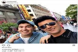 سلفی امین حیایی به همراه کمدین ایرانی در تلویزیون ملی چین / عکس