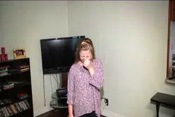 دختری که در روز 12000 بار عطسه می کند! + تصاویر