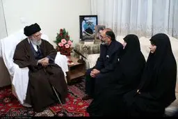 حضور رهبر انقلاب در منزل یکی از شهدای خیابان پاسداران/تصاویر
