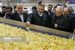 وقتی معاون روحانی هوس چیپس می کند /عکس