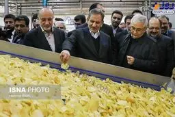 وقتی معاون روحانی هوس چیپس می کند /عکس