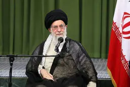 مقام معظم رهبری:دست تحریف دنبال شبهه‌افکنی درباره دفاع مقدس است