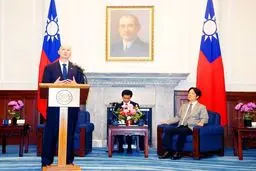 تنش میان آمریکا و چین بالا گرفت؟/ مقامات آمریکایی به تایوان رفتند