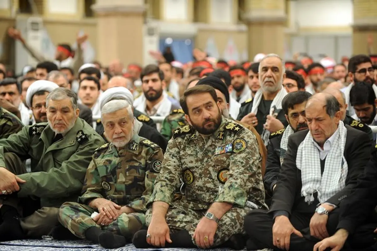 لباس عملیاتی فرمانده ارتش در دیدار امروز با رهبر انقلاب/عکس