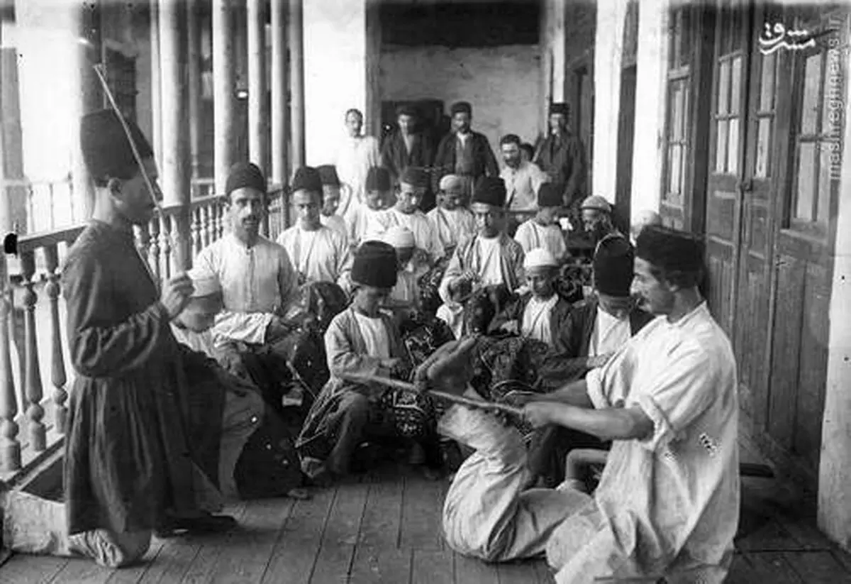 فَلک کردن کودکان در بازار تهران/عکس