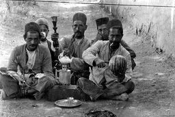 پیک نیک به سبک و سیاق قاجاری/عکس