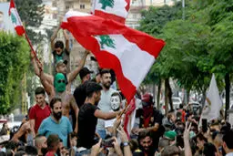 گاردین تحلیل کرد: اعتراضات لبنان؛ بدون حضور احزاب در میدان