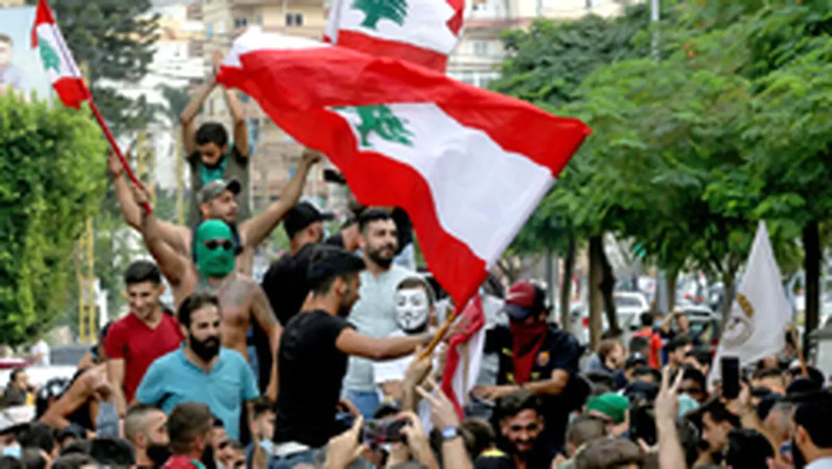 گاردین تحلیل کرد: اعتراضات لبنان؛ بدون حضور احزاب در میدان