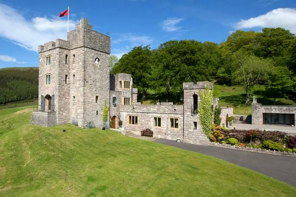 قصر 20 میلیارد تومانی مورینیو در منچستر/ عکس