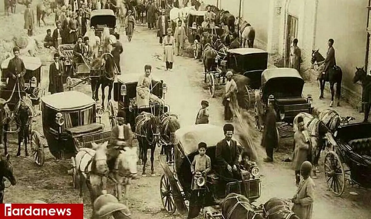 پارکینگ کالسکه ها در تهران قدیم/ عکس
