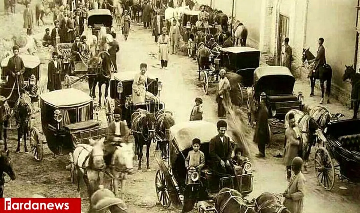 پارکینگ کالسکه ها در تهران قدیم/ عکس