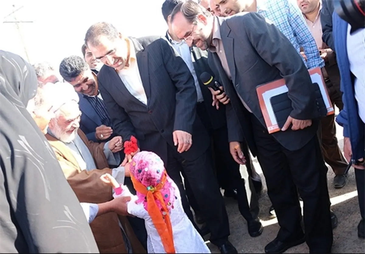 دعای پیرزنی بدرقه راه وزیر بهداشت شد /وزیری که اجازه قربانی کردن گوسفند را به مردم نداد