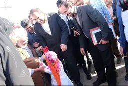 دعای پیرزنی بدرقه راه وزیر بهداشت شد /وزیری که اجازه قربانی کردن گوسفند را به مردم نداد