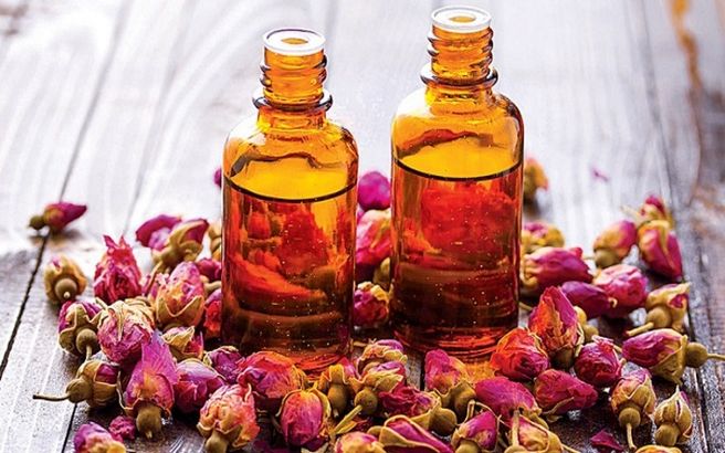 فواید شگفت انگیز عطردرمانی با گل سرخ + روش تهیه عصاره گل سرخ