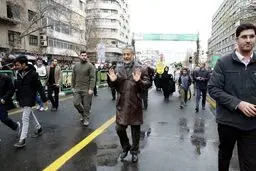 امیر سیاری در راهپیمایی ۲۲بهمن/ عکس