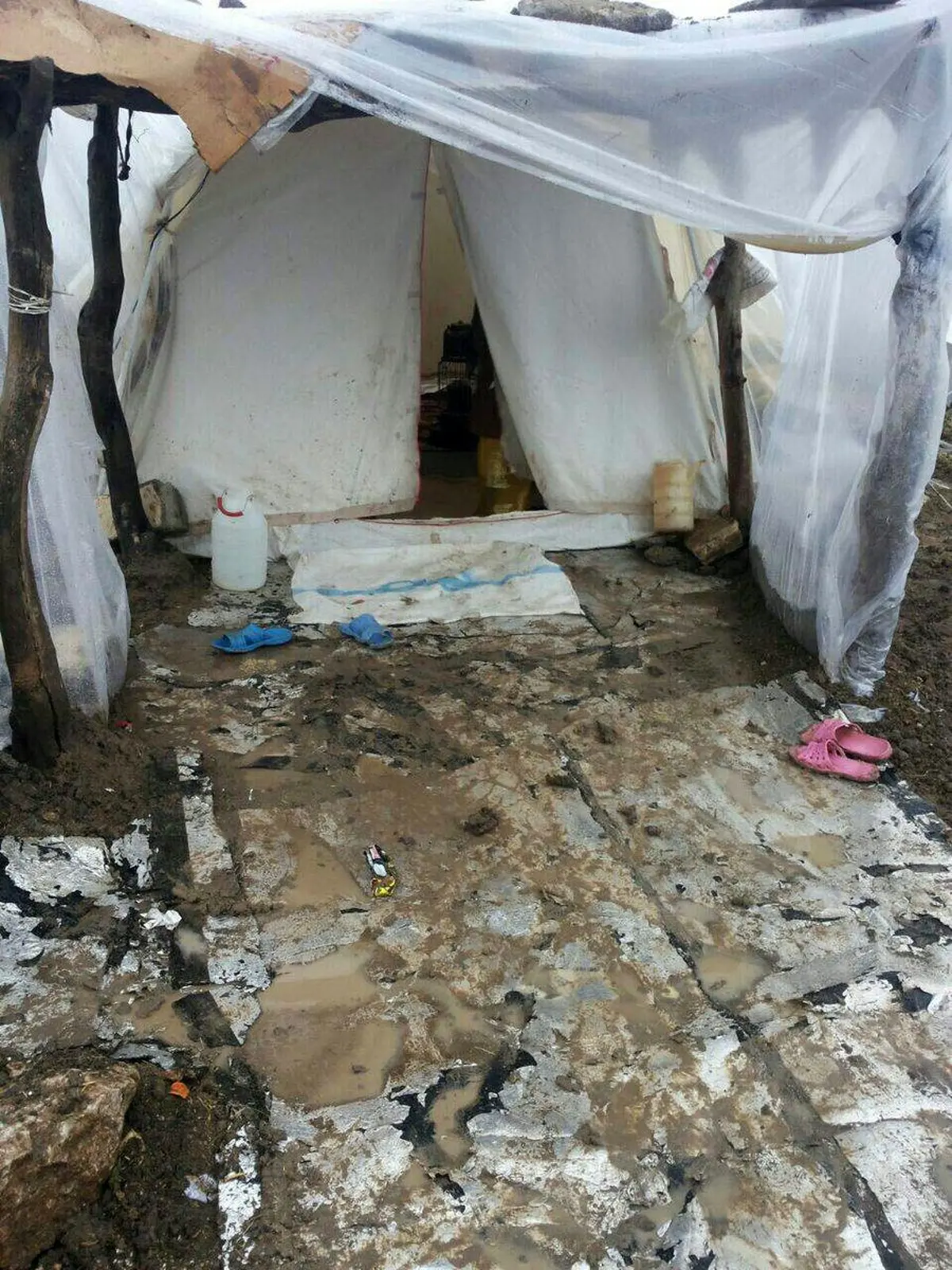 وضعیت مناطق زلزله زده پس از باران امروز/عکس