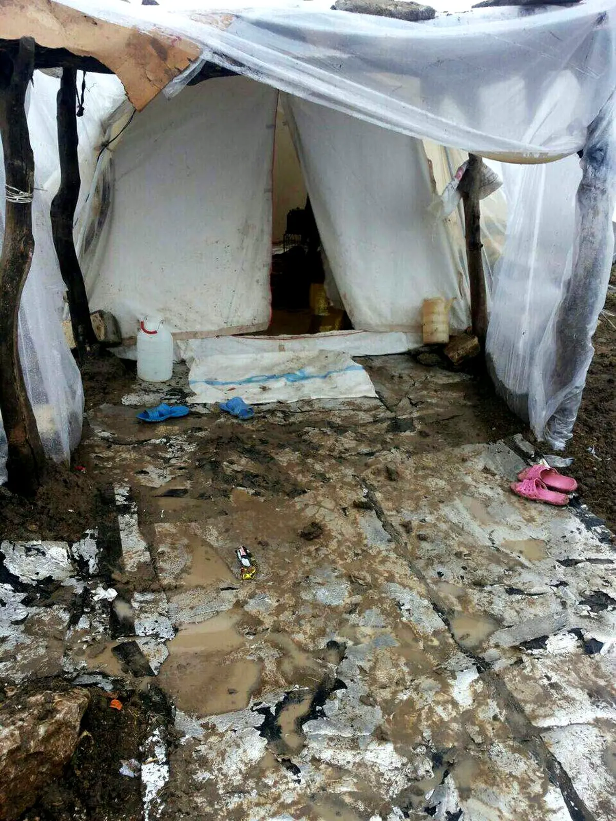 وضعیت مناطق زلزله زده پس از باران امروز/عکس