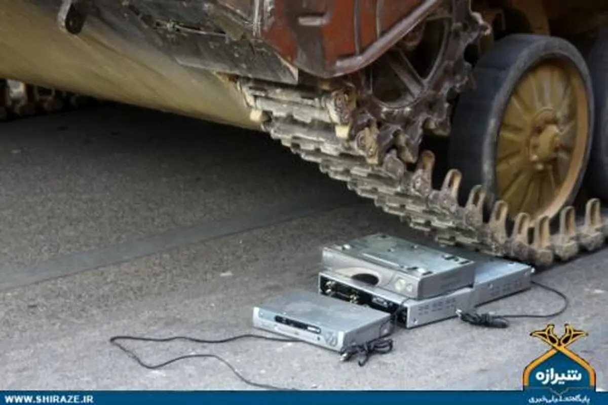 بازتاب نابودی دیش ماهواره با تانک در شیراز +عکس