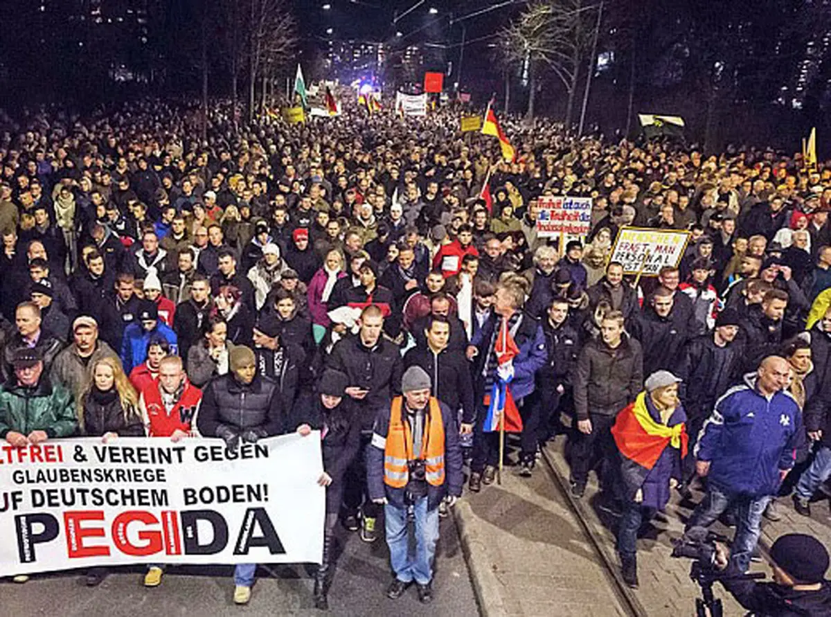 تظاهرات مخالفان و موافقان اسلامی شدن آلمان +عکس