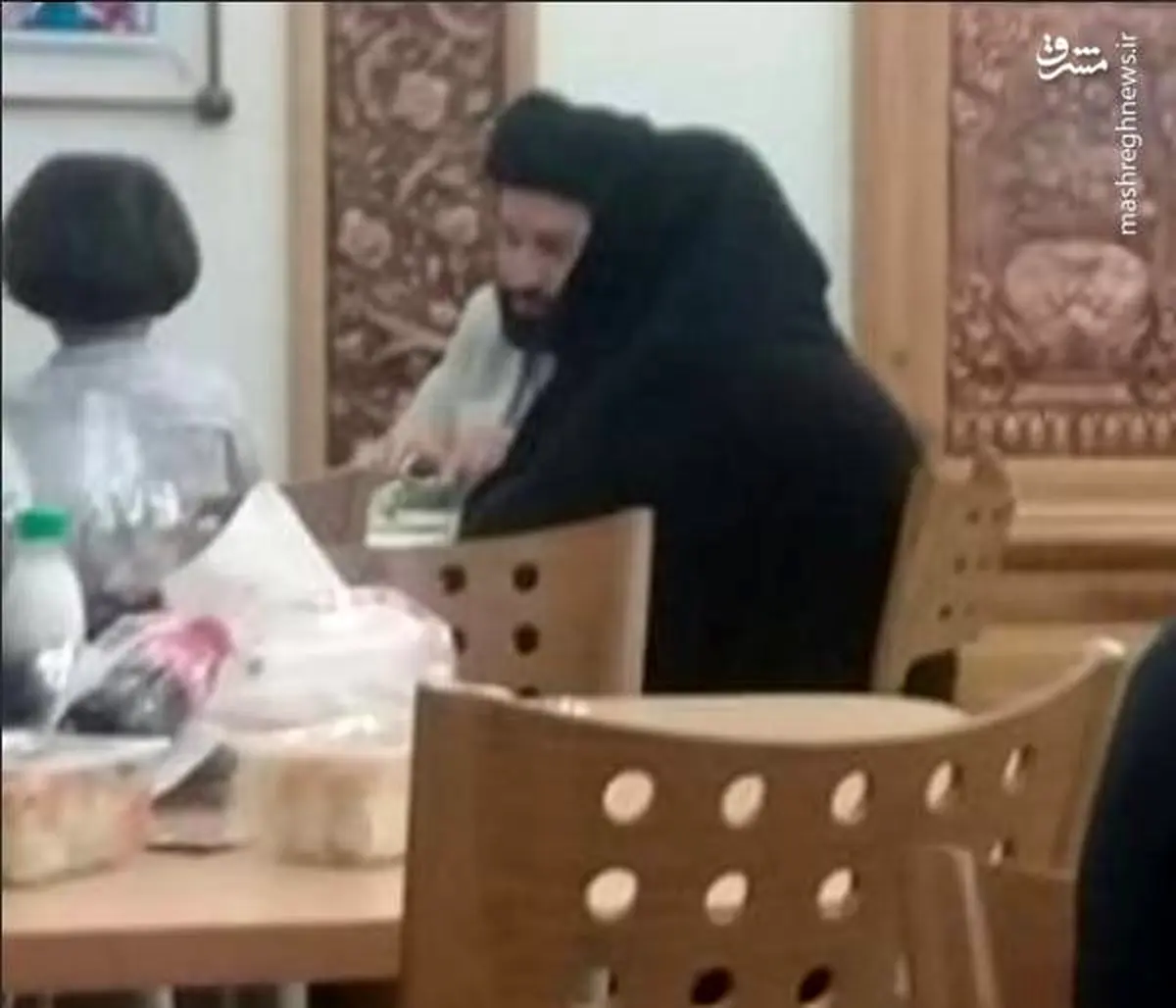 کوچکترین فرزند رهبر انقلاب در رستوران +عکس