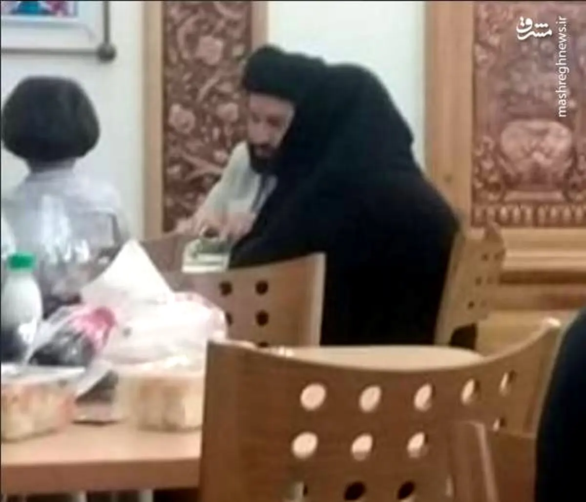 کوچکترین فرزند رهبر انقلاب در رستوران +عکس