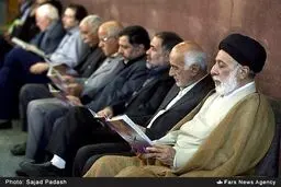 مراسم ترحیم همشیره رهبر معظم انقلاب با حضور سیدهادی و سیدمحمد خامنه‌ای، عارف و.../گزارش تصویری
