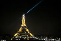 تصاویری جذاب از معروف ترین برج دنیا!