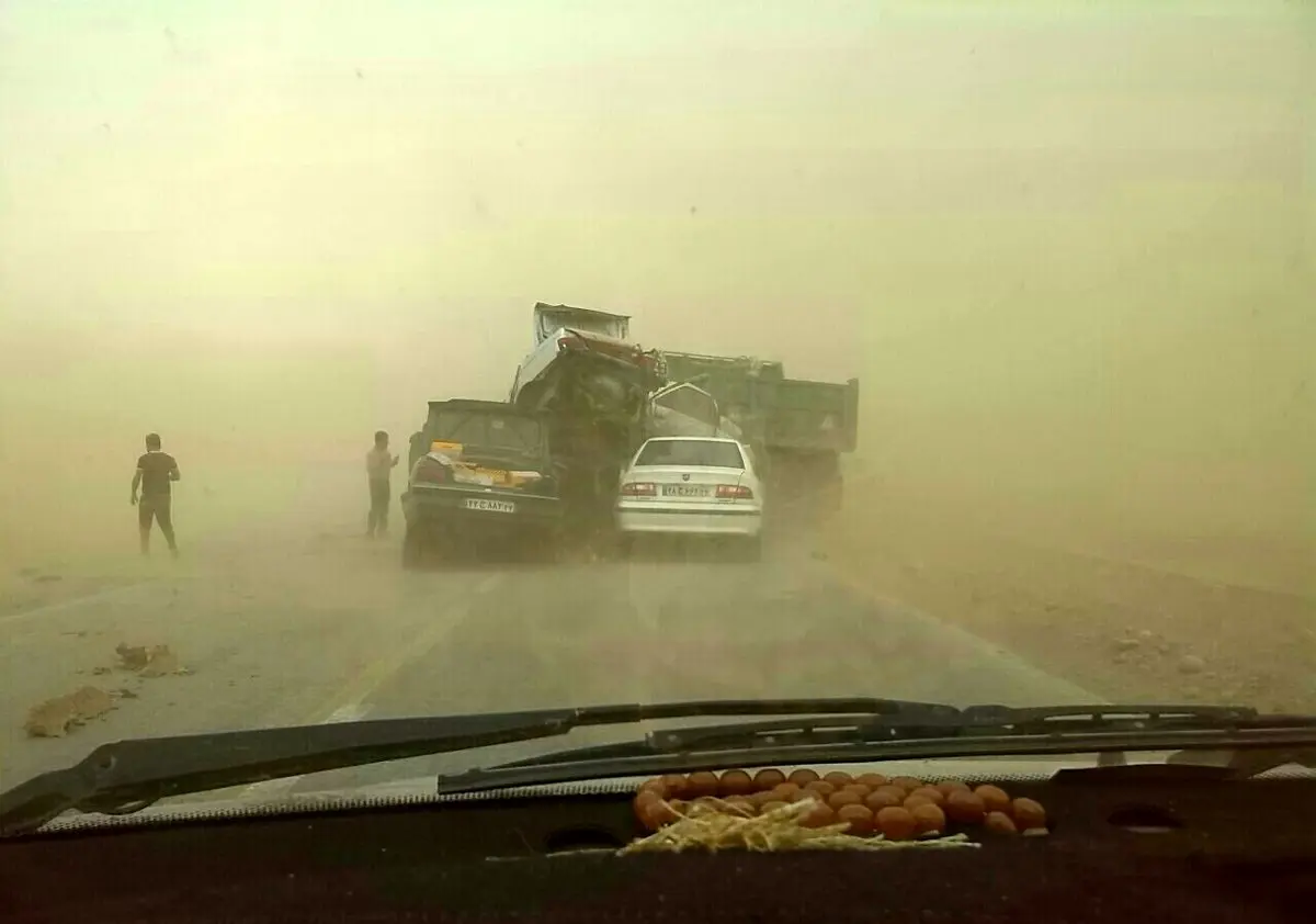 تصادف در جاده محو شده در خاک بهبهان-دیلم/ عکس