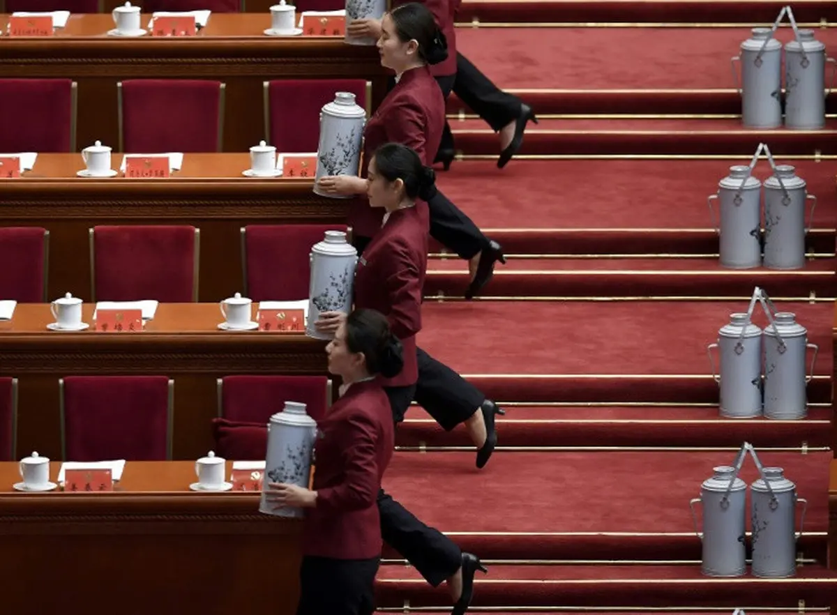 نظم مثال زدنی مهمان‌داران در حزب کمونیست چین/تصاویر