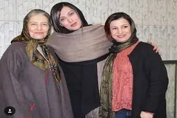 تصویری از مهتاب کرامتی و لیلی رشیدی به همراه مادرش