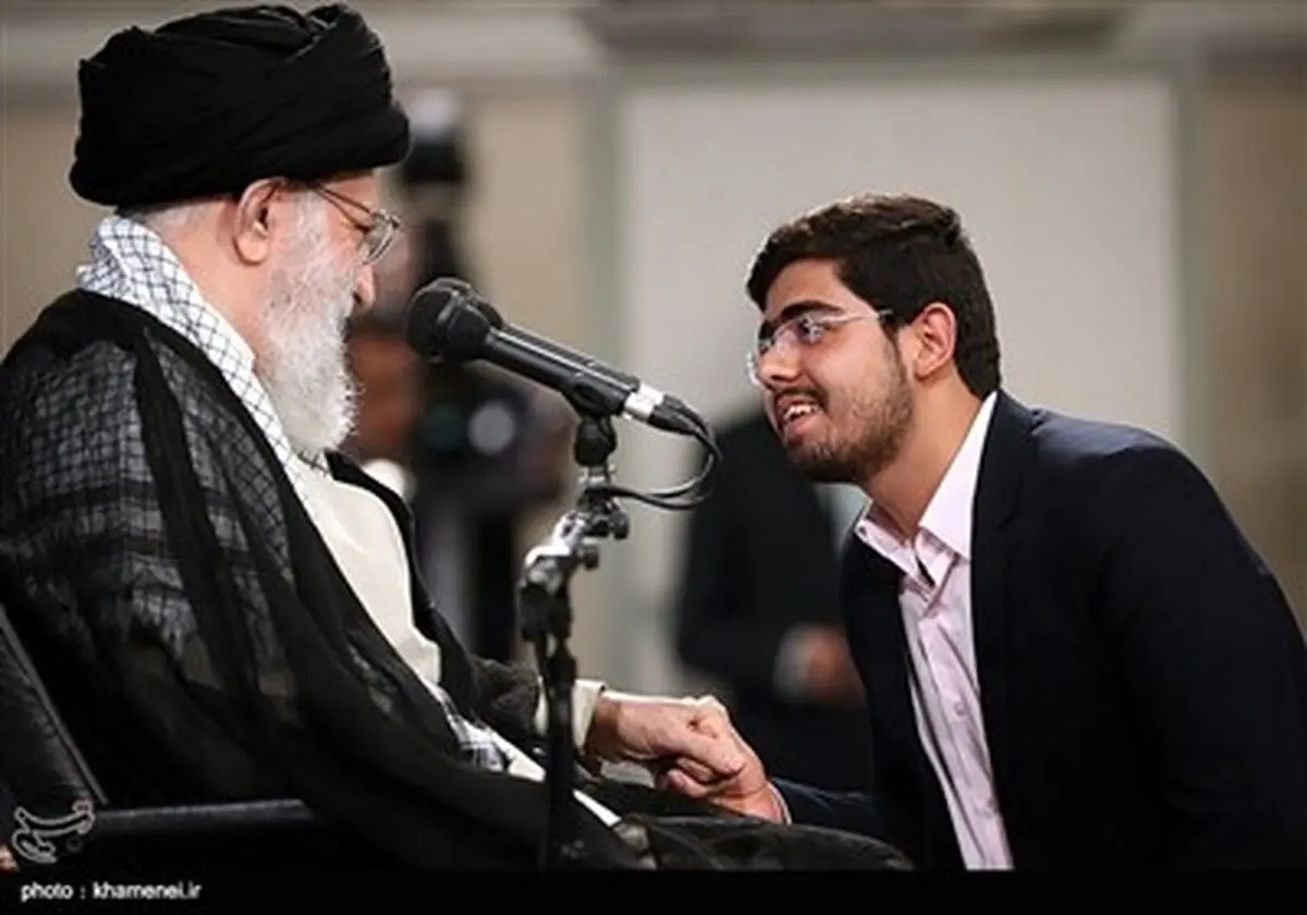 تصاویری از دیدار جمعی از دانشجویان با مقام معظم رهبری