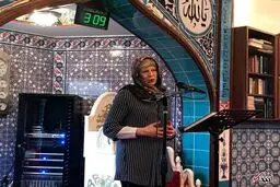تصویری از حجاب ترزا می نخست وزیر انگلیس