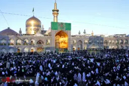 مراسم تعویض پرچم گنبد حرم مطهر امام رضا (ع)/ تصاویر