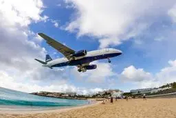 فرودگاه هایی با باند پرواز شگفت انگیز! / تصاویر