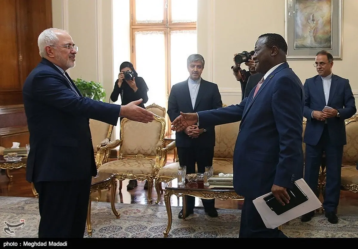 تقدیم رونوشت استوارنامه سفیر جدید آفریقای جنوبی / تصاویر