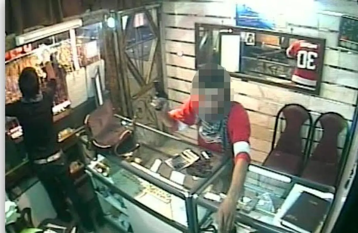 جزئیات عملیات دستگیری سارقان مسلح طلافروشی های جنوب تهران+ عکس سرقت و عملیات دستگیری