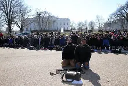 اقامه نماز جمعه مقابل کاخ سفید/تصاویر