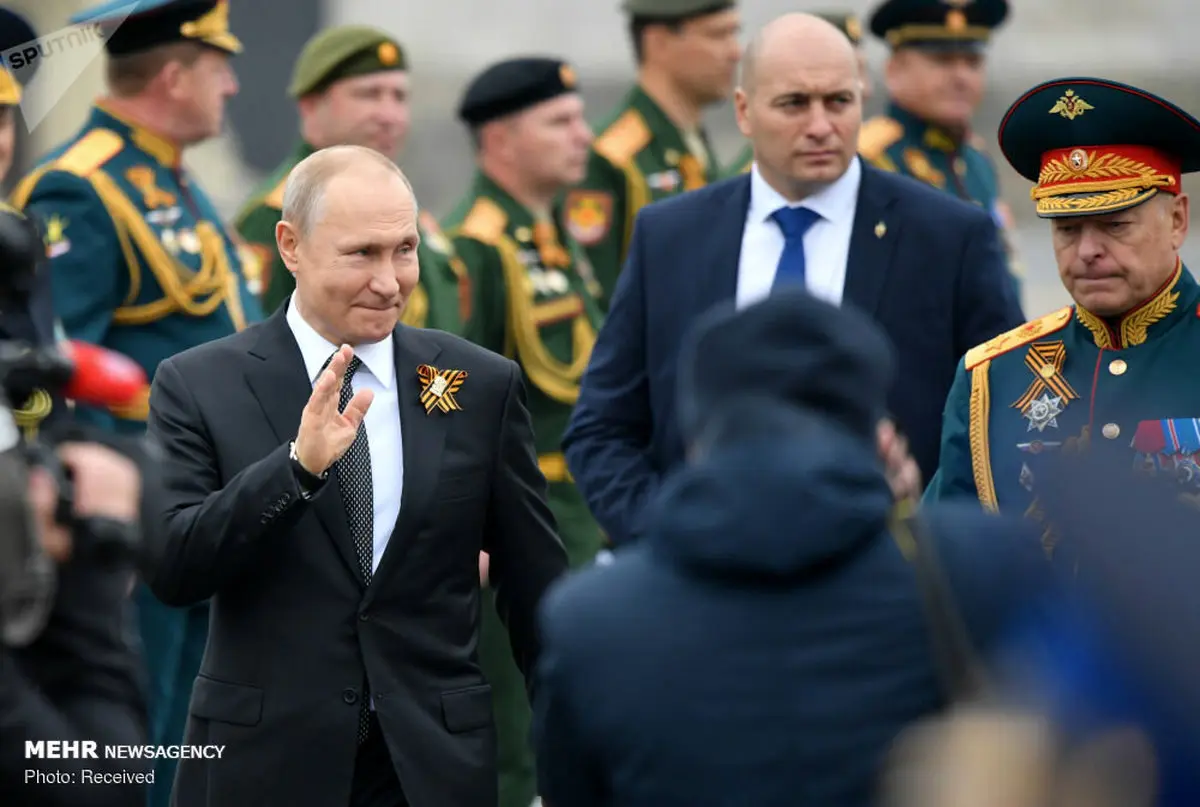 عکس: ژست پوتین در رژه روز پیروزی در مسکو‎